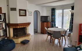 Appartement 3 Chambres 6 Pers Rez De Jardin 5Min Plage Quartier Du Phare Location Du Dimanche Au Dimanche En Juillet Et Aout